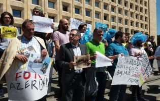 აზერბაიჯანელი ჟურნალისტის თბილისში გაუჩინარების ფაქტზე ჟურნალისტებმა საპროტესტო აქცია გამართეს