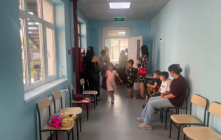 სასკოლო ფორმების გაყიდვის პროცესი ქარელში