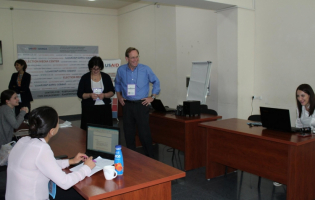 გორის დემოკრატიული ჩართულობის ცენტრს USAID-ის მისიის ხელმძღვანელი დაგლას ბოლი ეწვია