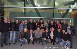 ჩემპიონ გამგებელს თანამშრომლებმა აეროპორტში კოლექტიური დახვედრა მოუწყეს