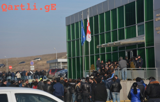 გორის მომსახურების სააგენტოში რიგები არ წყდება
