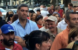 ოქრუაშვილზე თავდასხმაში ბრალდებულს გორის სასამართლომ 17-წლით თავისუფლების აღკვეთა მიუსაჯა