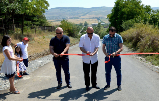კასპის მუნიციპალიტეტის სოფელ კოდისწყაროში ახალი გზა გახსნეს