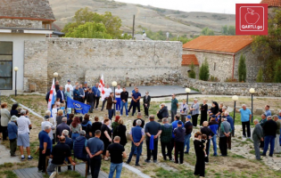 კასპის სოფელ მეფისქალაქში მოსახლეობა სასმელი წყლით ბავშვების სავარაუდო ინტოქსიკაციაზე საუბრობს