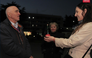 უწყვეტი აქციის მონაწილე ალბერტ თომაშვილი 79 წლის გახდა