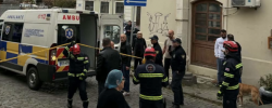 თვითმხილველის ცნობით, მამაკაცი უკუსვლით მოძრავ მანქანას შეეხო და
წაიქცა, რის შემდეგაც სასწრაფო დახმარებამ ის პროფილაქტიკის მიზნით
კლინიკაში გადაიყვანა.