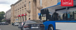 გორში ერთმანეთს სამგზავრო ლურჯი ავტობუსი და მანქანა
შეეჯახა.